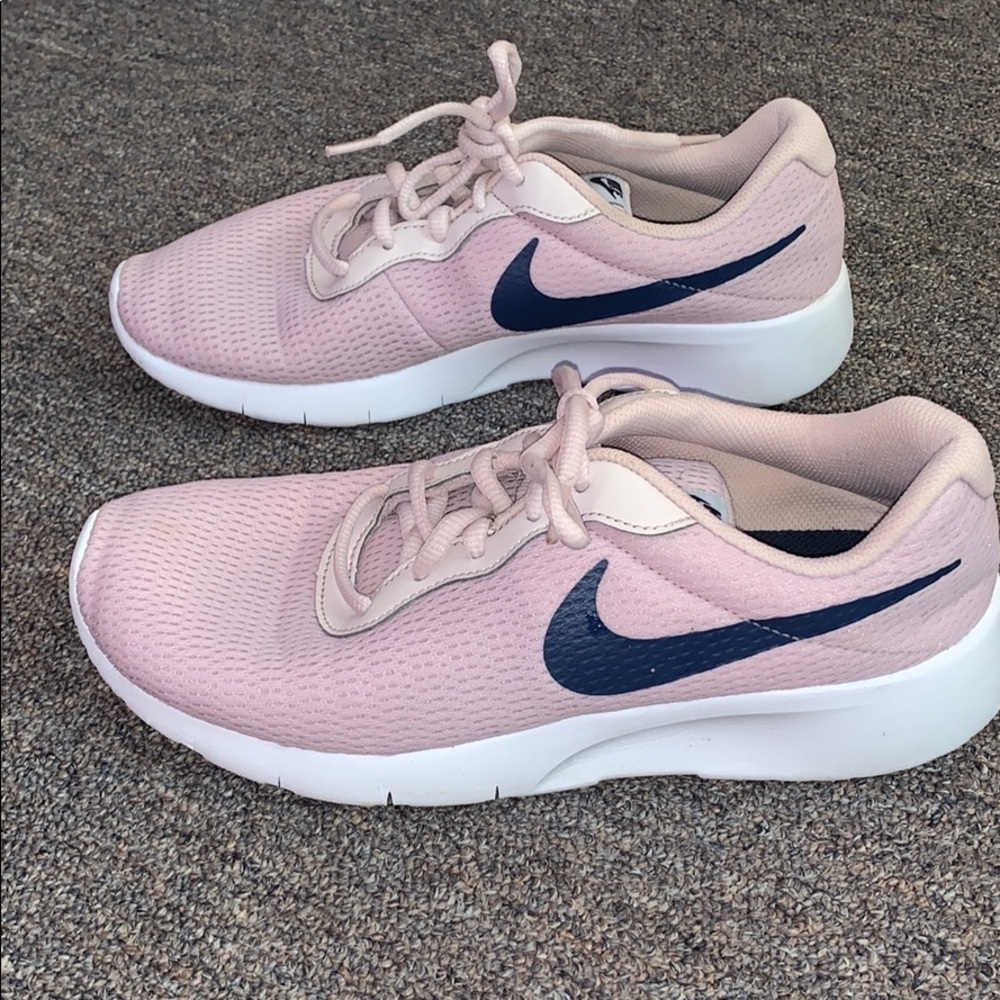 Pink nike running shoes 6.5 youth, 7.5 women